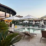 Summer Breeze Park Apartment, Santa Marina Village, Apartament