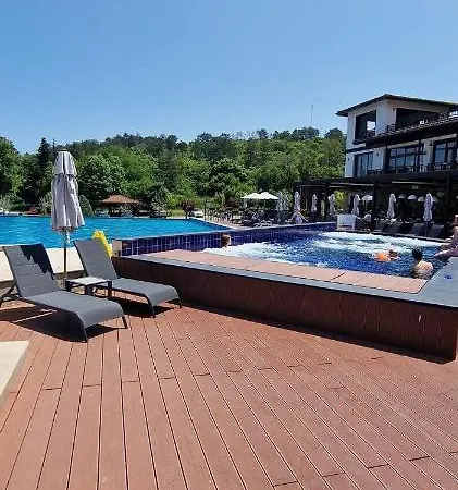Summer Breeze Park Apartment, Santa Marina Village, سوزوبول