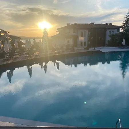 アパート Summer Breeze Park Apartment, Santa Marina Village,
