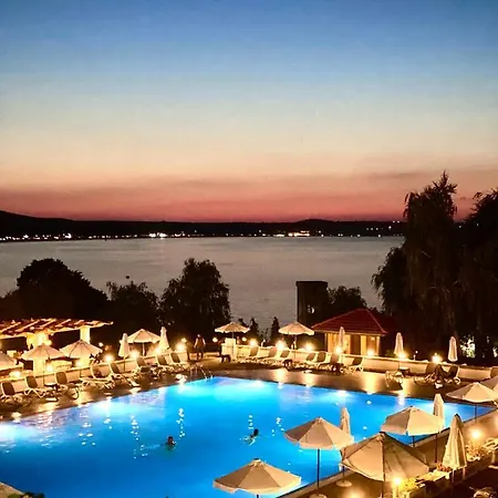 Summer Breeze Park Apartment, Santa Marina Village, アパート *