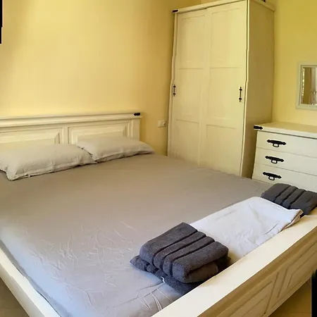 Summer Breeze Park Apartment, Santa Marina Village, شقة