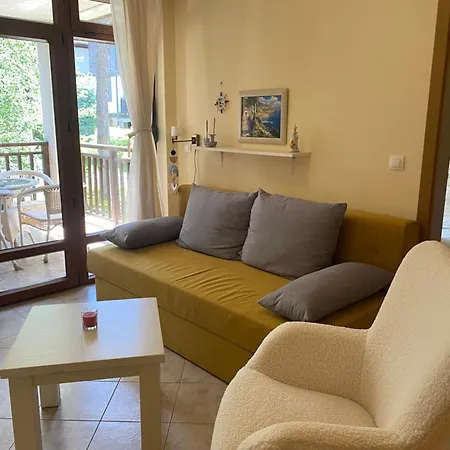 Summer Breeze Park Apartment, Santa Marina Village, شقة سوزوبول